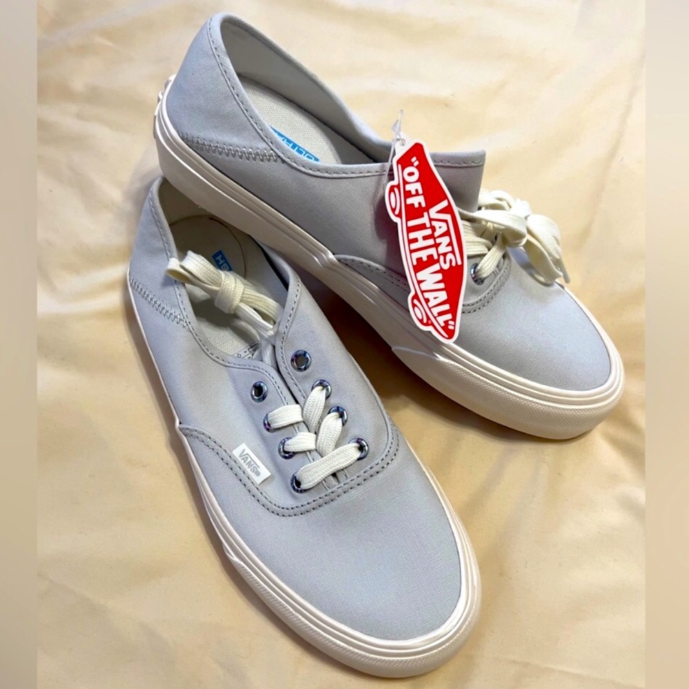 BRAND NEW Vans SF Shoe in Dawn Blue